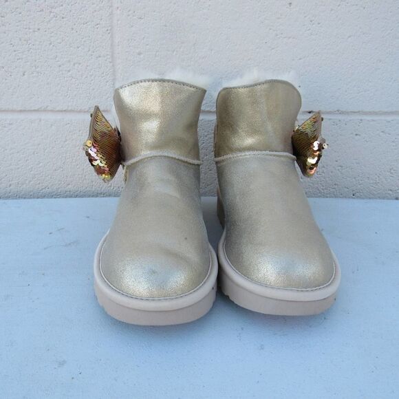 UGG WOMEN'S MINI SEQUIN BOW BOOTS IN GOLD SZ 6 - Picture 4 of 8